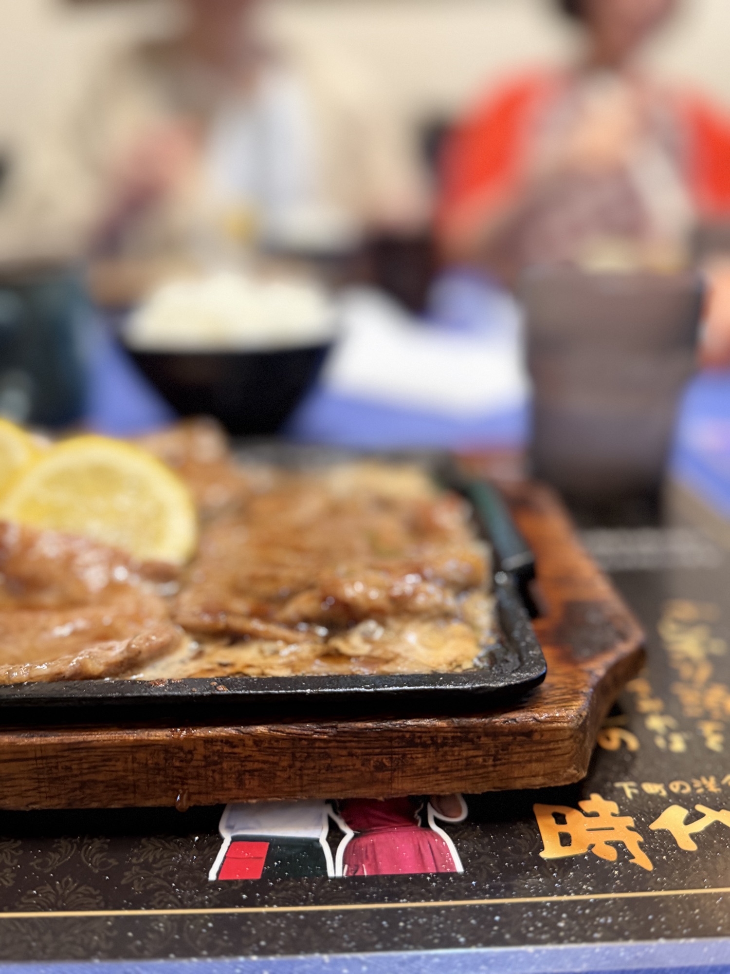 炙られたステーキ料理